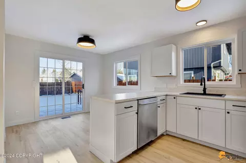 7608 Snow View Dr, Anchorage, AK 99507