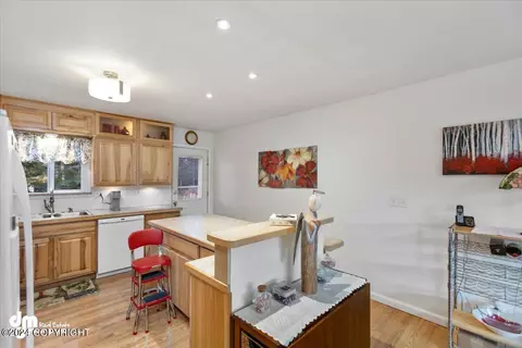 4945 E 43rd Ave, Anchorage, AK 99508 photo 8