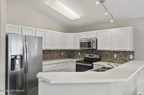 Kitchen - 20400 Granite Park Cir, Eagle River, AK 99577 photo 2 of 5