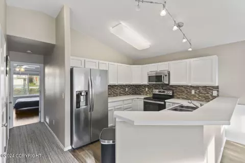 Kitchen - 20400 Granite Park Cir, Eagle River, AK 99577 photo 1 of 5