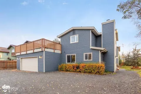 8933 Lakehurst Dr, Anchorage, AK 99502
