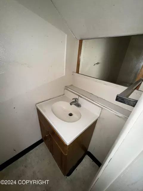 Bath - 421 E 45th Ave, Anchorage, AK 99503 photo 3 of 5