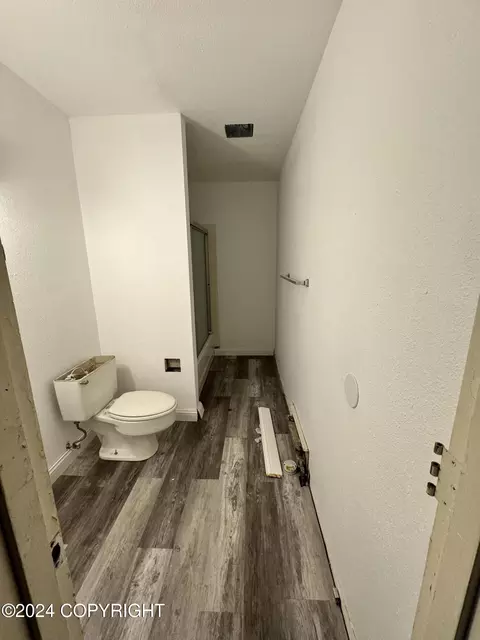 Bath - 421 E 45th Ave, Anchorage, AK 99503 photo 2 of 5