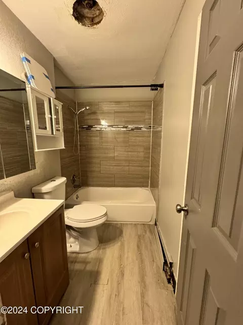 Bath - 421 E 45th Ave, Anchorage, AK 99503 photo 5 of 5