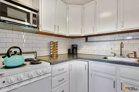 Kitchen - 2303 Mcrae Rd, Anchorage, AK 99517 photo 7 of 8