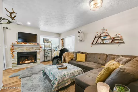 5440 Larkspur Cir, Anchorage, AK 99507
