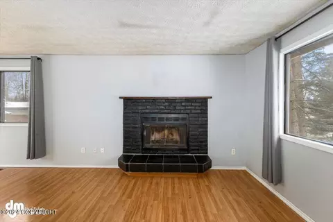 Living - 11308 Mausel St, Eagle River, AK 99577 photo 3 of 6