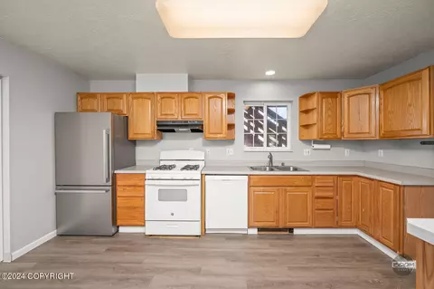 Kitchen - 16530 Mercy Dr, Eagle River, AK 99577 photo 7 of 8