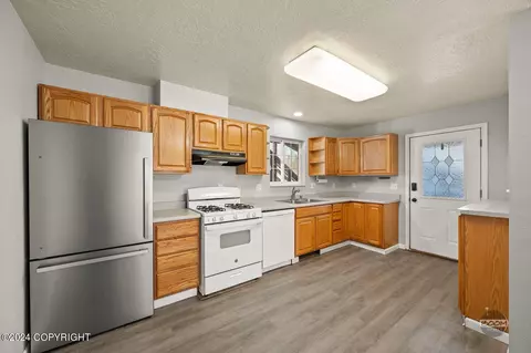 Kitchen - 16530 Mercy Dr, Eagle River, AK 99577 photo 5 of 8
