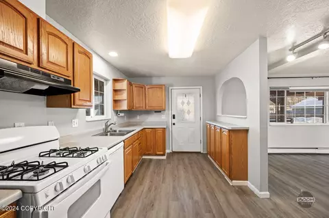 Kitchen - 16530 Mercy Dr, Eagle River, AK 99577 photo 6 of 8