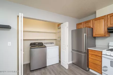 Kitchen - 16530 Mercy Dr, Eagle River, AK 99577 photo 8 of 8