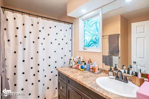 Bath - 10711 Commodore Dr, Anchorage, AK 99515 photo 3 of 5
