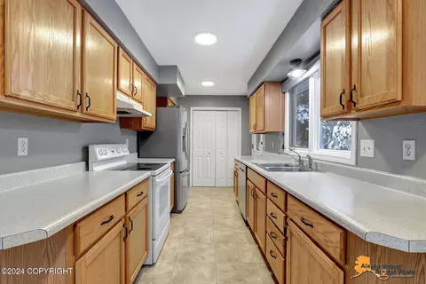 13721 Malaspina St, Eagle River, AK 99577 photo 10