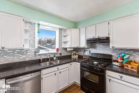 Kitchen - 5949 E 21st Ave, Anchorage, AK 99504 photo 3 of 3