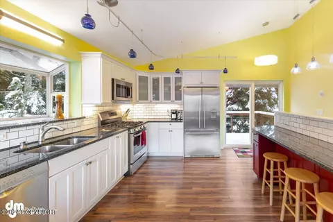 200 Echo Ridge Dr, Girdwood, AK 99587