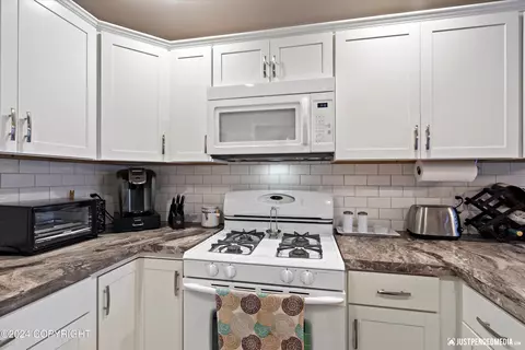 Kitchen - 1931 Commodore Dr, Anchorage, AK 99507 photo 4 of 5