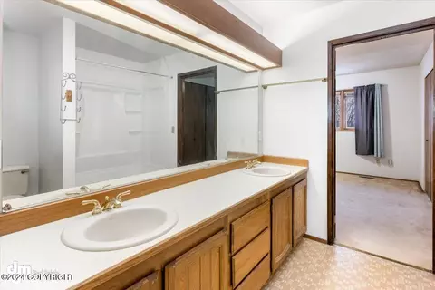 Bath - 10119 Nantucket Loop, Anchorage, AK 99507 photo 4 of 6