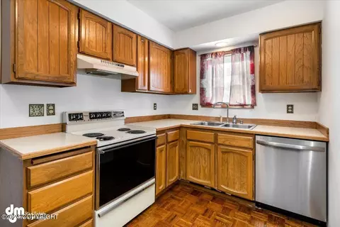 Kitchen - 10119 Nantucket Loop, Anchorage, AK 99507 photo 1 of 2