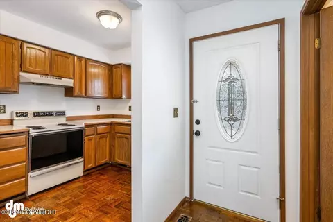 Entry Way - 10119 Nantucket Loop, Anchorage, AK 99507 photo 1 of 3