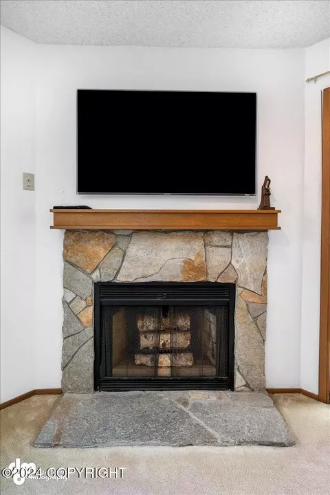 Living - 10119 Nantucket Loop, Anchorage, AK 99507 photo 4 of 6