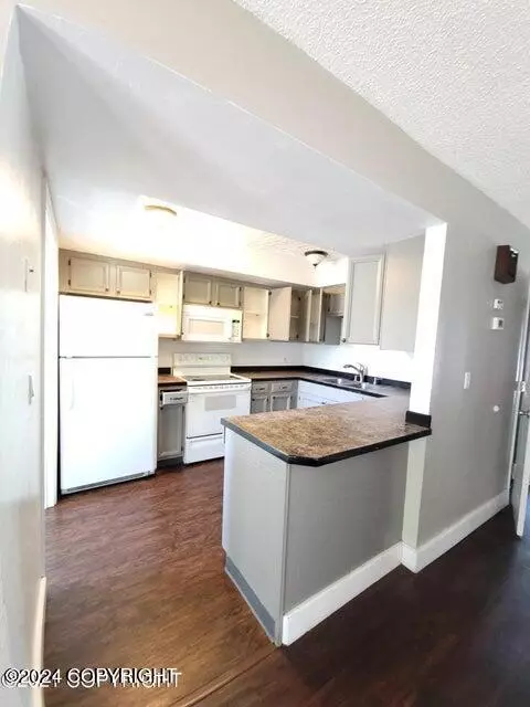 3230 E 41st Ave, Anchorage, AK 99508 photo 3