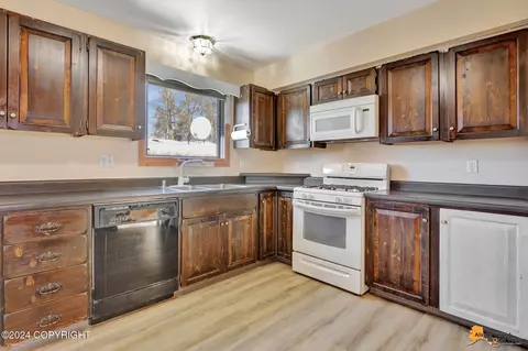 Kitchen - 8281 E 20th Ave, Anchorage, AK 99504 photo 2 of 3