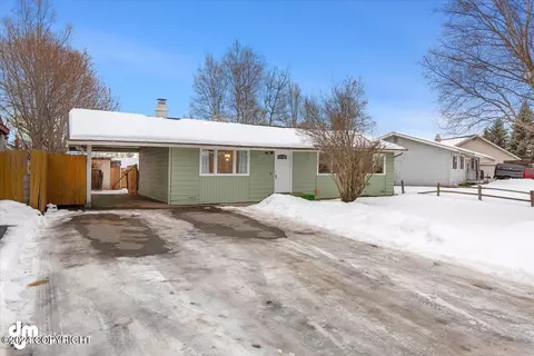 8711 Kathleen Dr, Anchorage, AK 99502