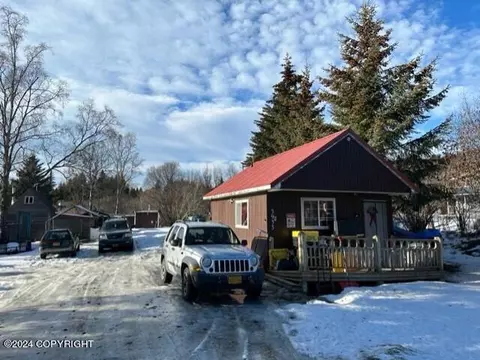 3933 Bartlett St, Homer, AK 99603