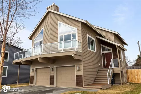 1227 Northpointe Bluff Dr, Anchorage, AK 99501