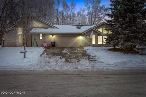 5114 E 42nd Ave, Anchorage, AK 99508