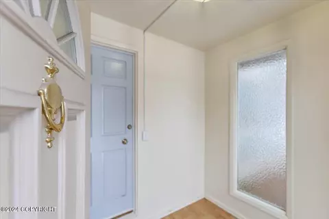5114 E 42nd Ave, Anchorage, AK 99508 photo 4