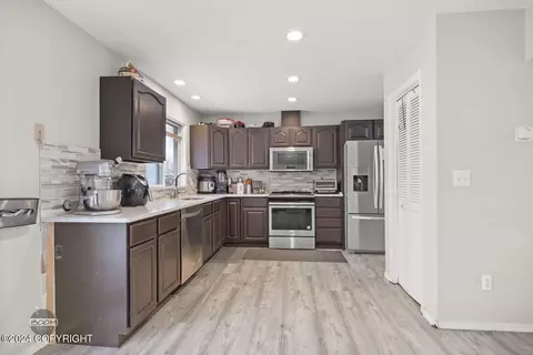 Kitchen - 7827 Stanley Dr, Anchorage, AK 99518 photo 6 of 7