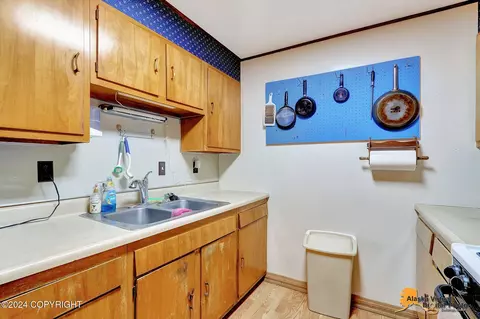 Kitchen - 16807 Coronado Rd, Eagle River, AK 99577 photo 2 of 3