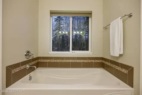 6152 N Kettle Dr, Palmer, AK 99645