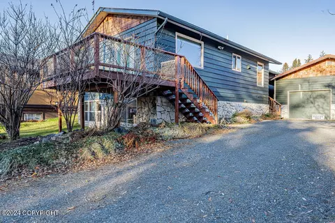 580 Waddell St, Homer, AK 99603
