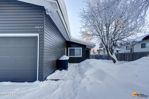 8043 Cranberry St, Anchorage, AK 99502 photo 3