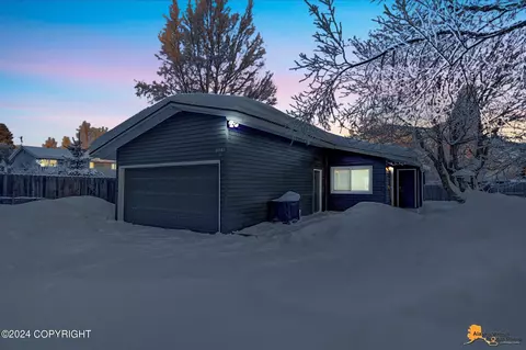 8043 Cranberry St, Anchorage, AK 99502 photo 6