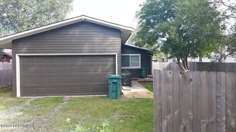 8043 Cranberry St, Anchorage, AK 99502 photo 2