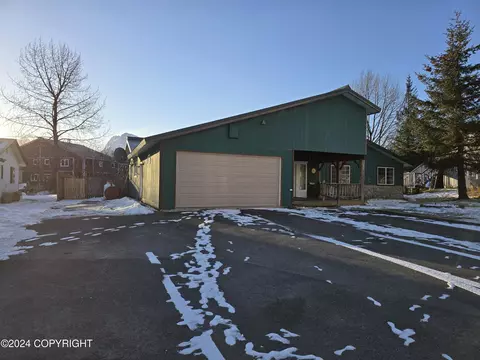 528 W Klutina St, Valdez, AK 99686