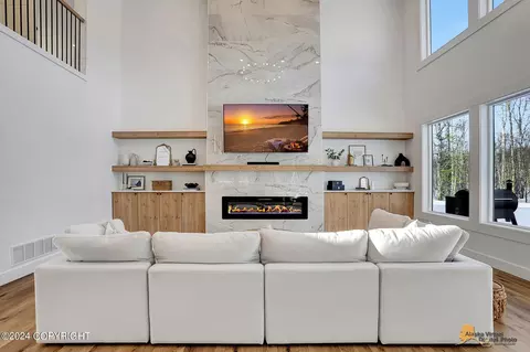 Living - 4657 E Gemini Ln, Wasilla, AK 99654 photo 3 of 6