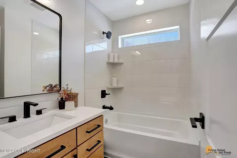 Bath - 4657 E Gemini Ln, Wasilla, AK 99654 photo 2 of 3