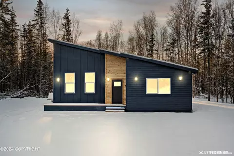 6744 S Hallie Dr, Wasilla, AK 99623