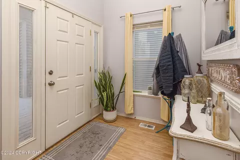 2107 Casey Cusack Loop, Anchorage, AK 99515 photo 4