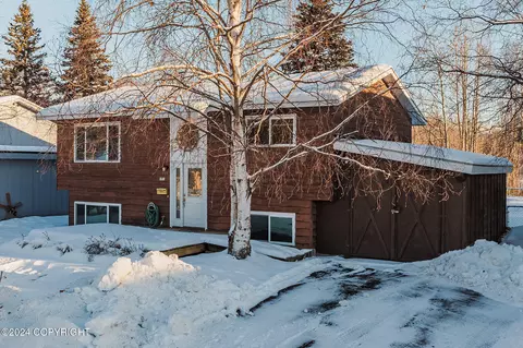 1721 Beaver Pl, Anchorage, AK 99504