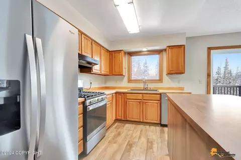 Kitchen - 19932 Kalka Cir, Eagle River, AK 99577 photo 1 of 2