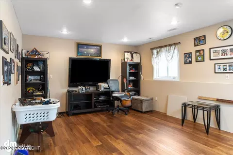 Living - 8420 E 20th Ave, Anchorage, AK 99504 photo 7 of 7