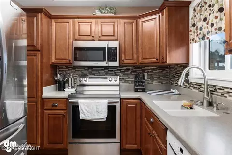 Kitchen - 8420 E 20th Ave, Anchorage, AK 99504 photo 4 of 7