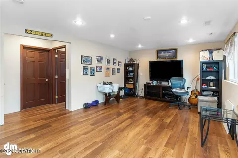 Living - 8420 E 20th Ave, Anchorage, AK 99504 photo 6 of 7