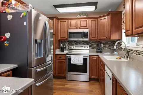 Kitchen - 8420 E 20th Ave, Anchorage, AK 99504 photo 2 of 7