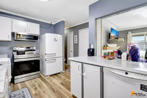 Kitchen - 4343 E 5th Ave, Anchorage, AK 99508 photo 4 of 4